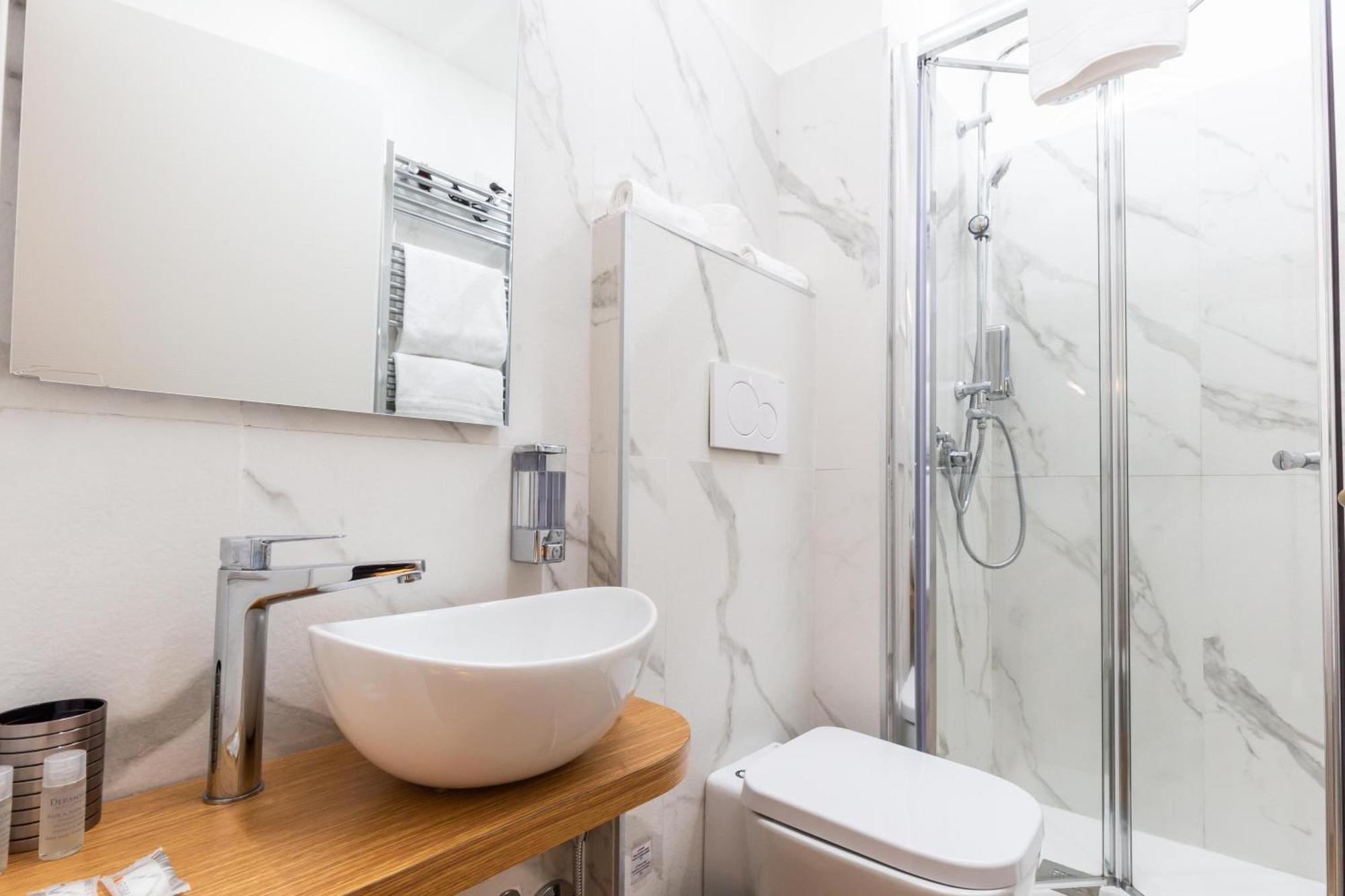 Cavour Luxury Rooms - Lr Collection Рим Экстерьер фото