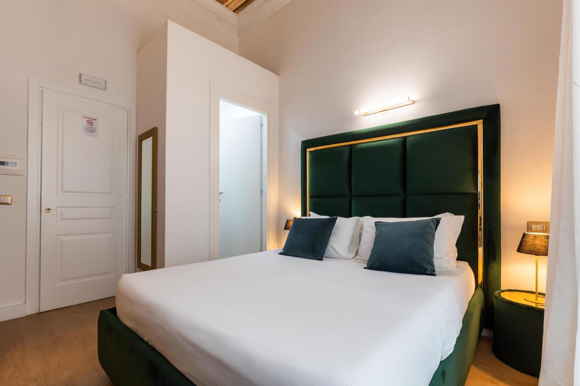 Cavour Luxury Rooms - Lr Collection Рим Экстерьер фото