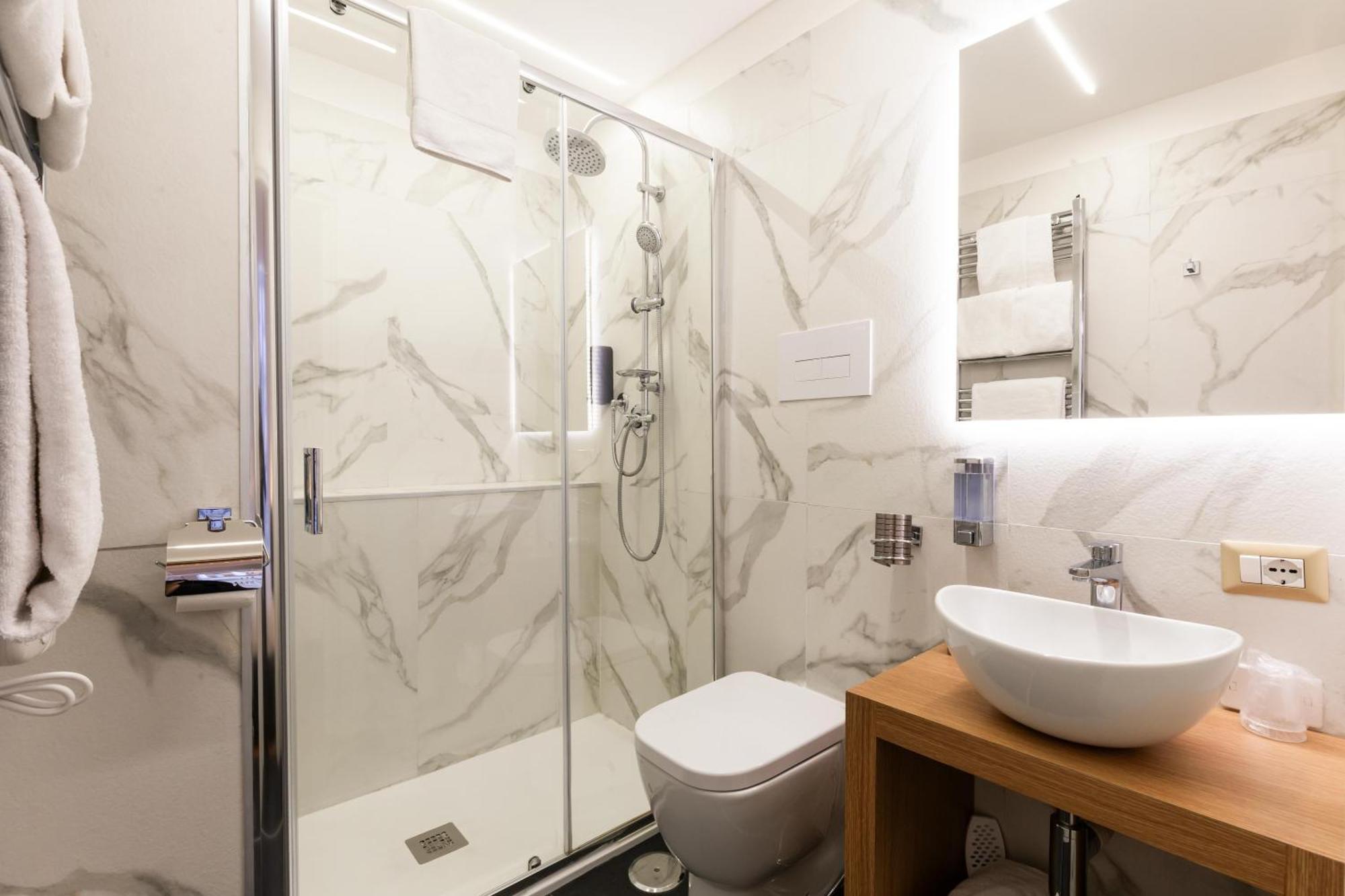 Cavour Luxury Rooms - Lr Collection Рим Экстерьер фото